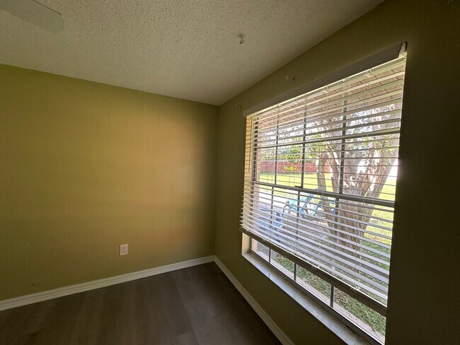 Building Photo - Hillpoint Way