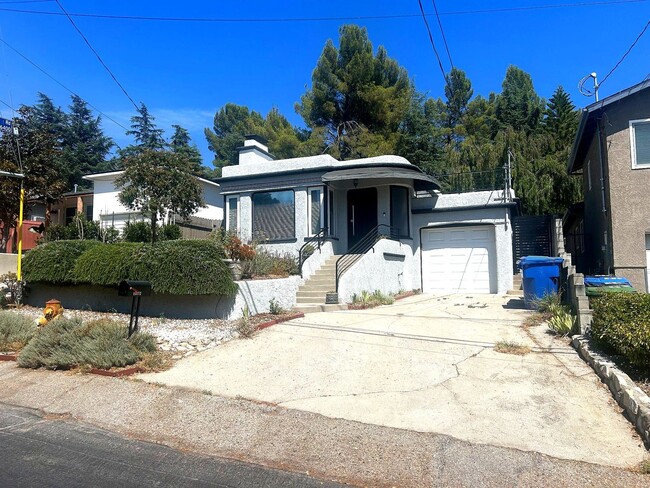 Primary Photo - Charming 1951 Tujunga Home – Hillside Hide...
