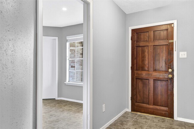 Building Photo - 7215 Dogwood Trail Dr