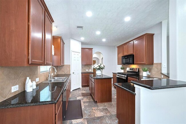 Building Photo - 2819 Lakecrest Way Dr