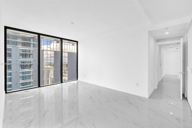 Building Photo - 700 NE 24th St