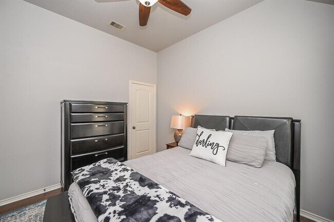 Building Photo - 10911 Overland Trail Dr