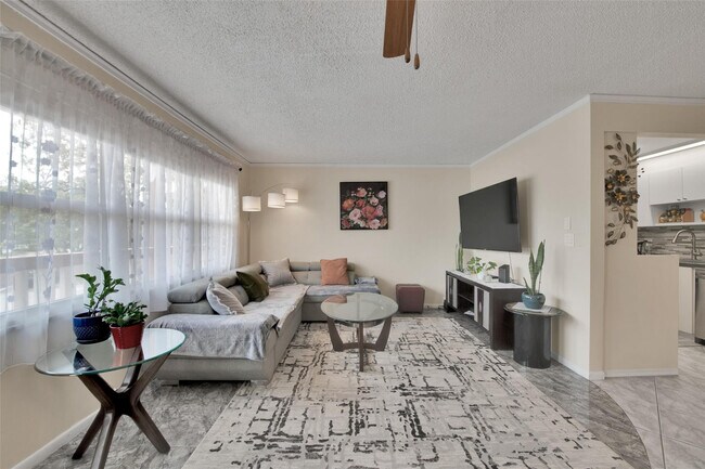 Building Photo - 4302 Martinique Cir