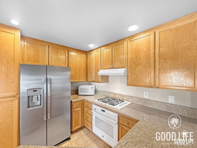 Building Photo - Great 2B/2BA Townhome in Scripps Ranch w/ New Carpets, A/C & Swimming Pool!