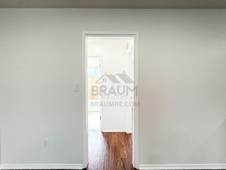 Building Photo - 5611 Fulcher Ave