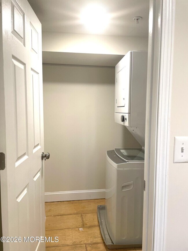 Building Photo - 16 Lake Ave