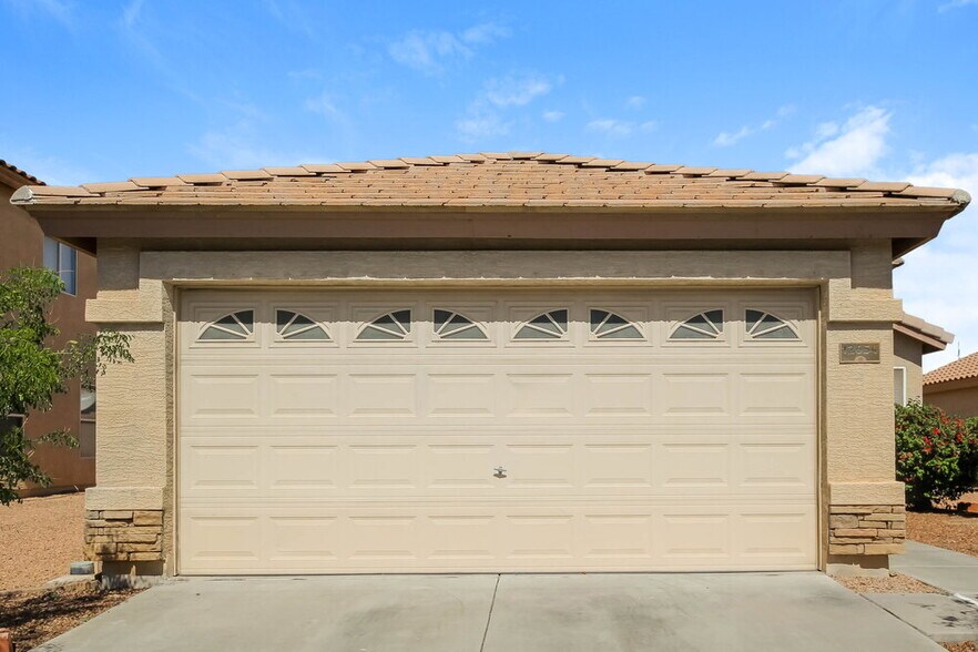 Primary Photo - 12654 W Paradise Dr