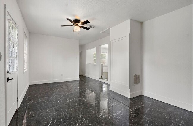 Building Photo - 4303 Dacca Dr