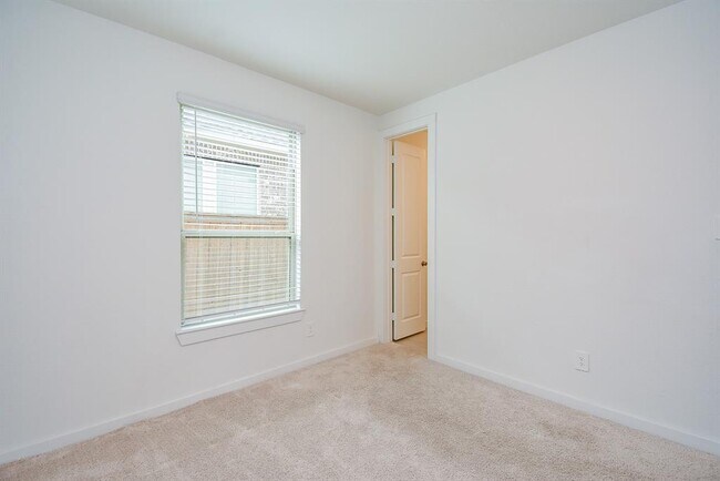 Building Photo - 2526 Seedling St