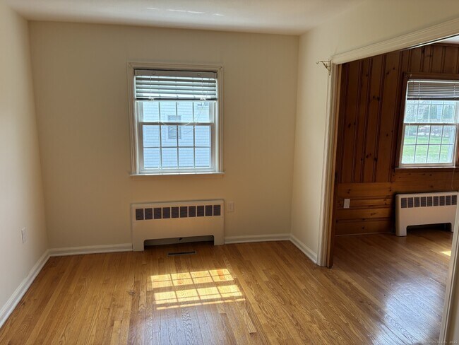 Building Photo - 16 Shorelands Dr