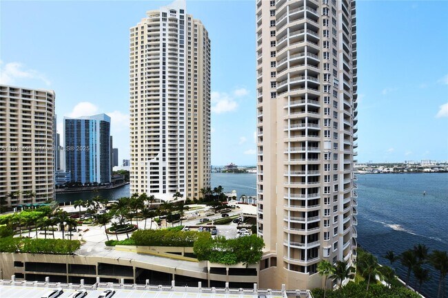 Building Photo - 540 Brickell Key Dr