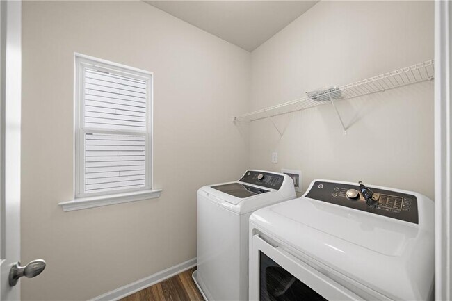 Building Photo - 5337 Burrus Ln