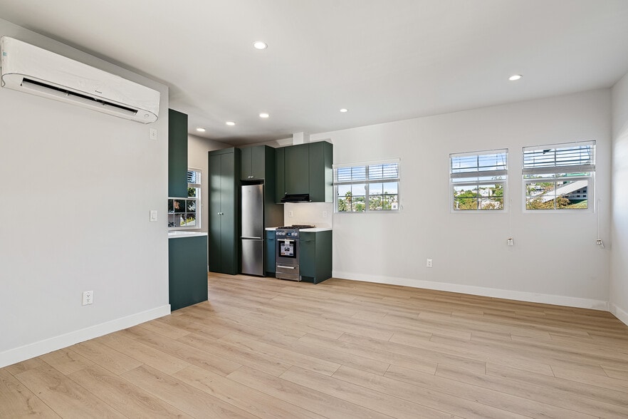 Building Photo - 1429 Edgecliffe Dr