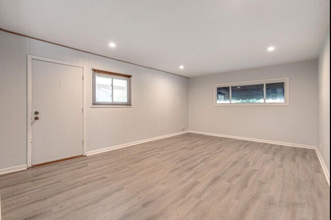 Family room - 504 S Butterfield Rd.