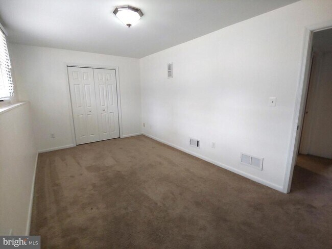 Building Photo - 149 Northway