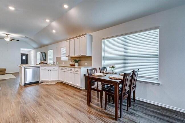 Building Photo - 26022 Steele Flower Dr