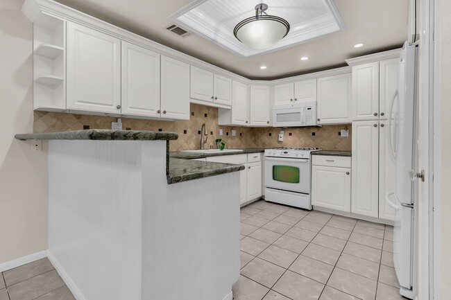 Building Photo - 21166 Gladiolos Way