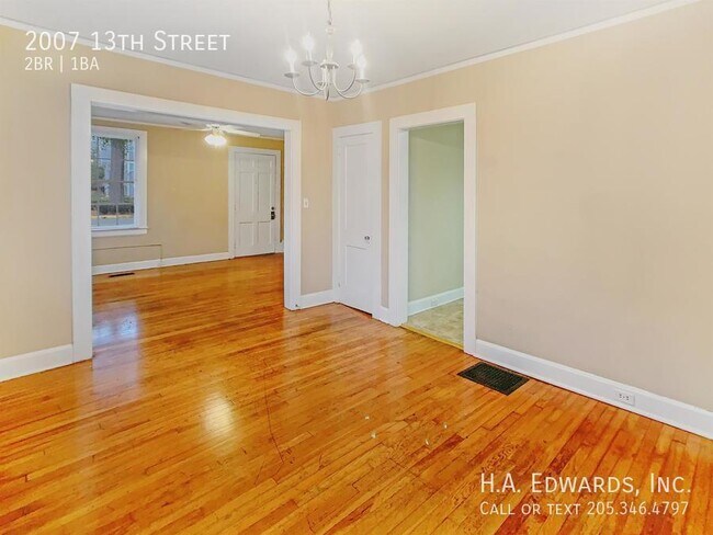 Building Photo - 2007 13th St