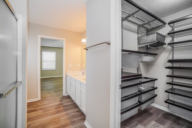 Building Photo - 5932 Ruihley Way