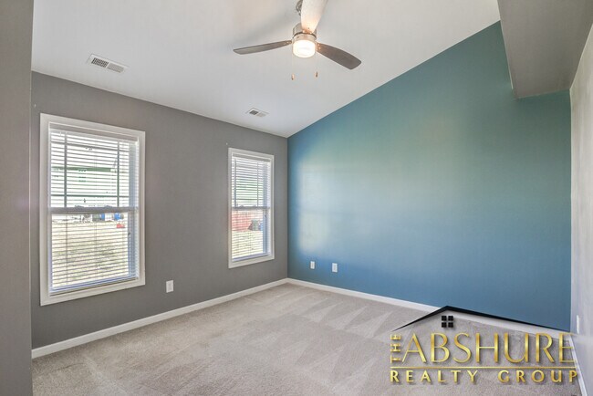Building Photo - 2136 Sunny Cove Dr