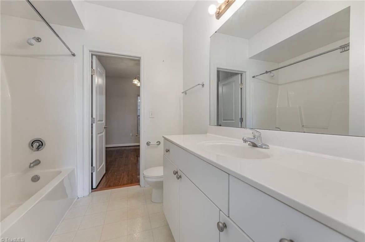 Building Photo - 102 Campus Walk Trl