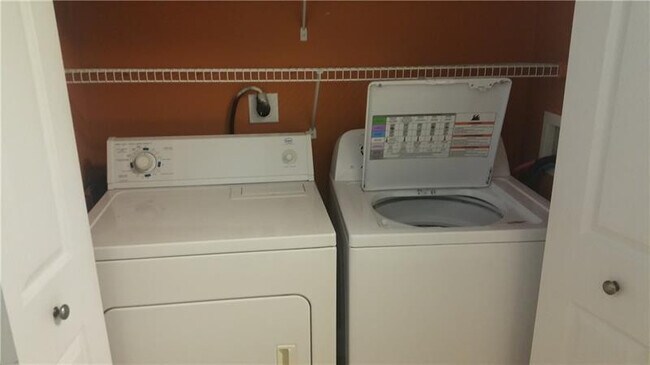 Building Photo - 3255 NE 184th St