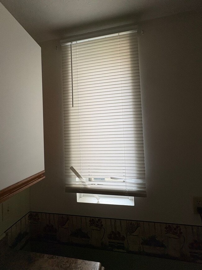 Building Photo - 933 S 4th St