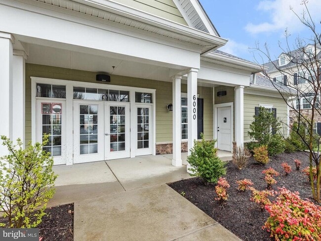 Building Photo - 5803 Lois Ln