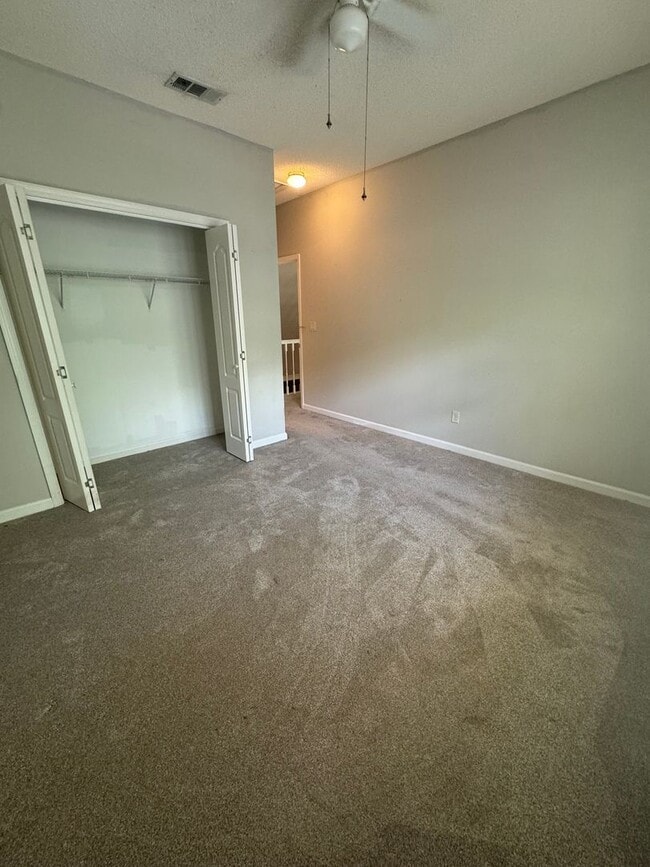 Building Photo - Gorgeous 4 bedroom 4.5 bathroom home in Ki...