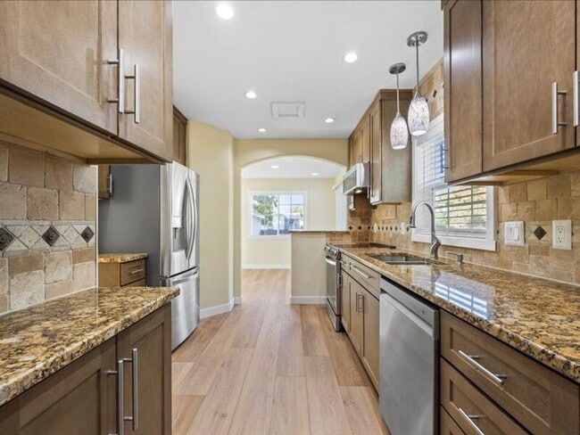 Building Photo - 910 Torbett St