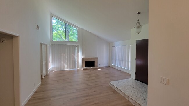 Building Photo - 18745 Paseo Picasso