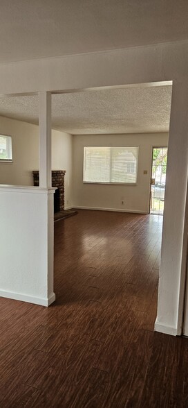 Building Photo - 2612 El Parque Cir