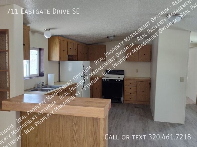Building Photo - 711 Eastgate Dr SE