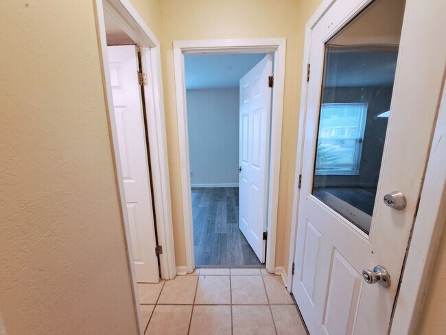 Building Photo - 7819 Hearthstone Cir