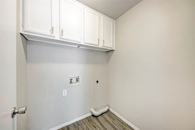 Building Photo - 2106 Nickerson St