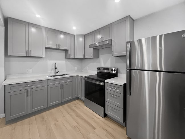 Building Photo - 408 W 19th St