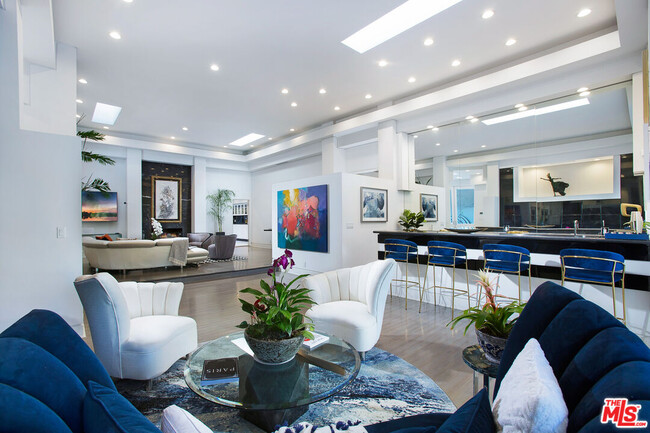 Building Photo - 1166 San Ysidro Dr