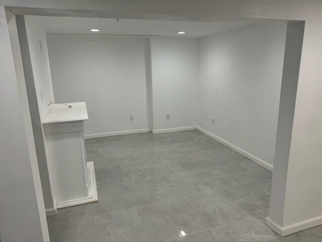 Building Photo - 316 6th St