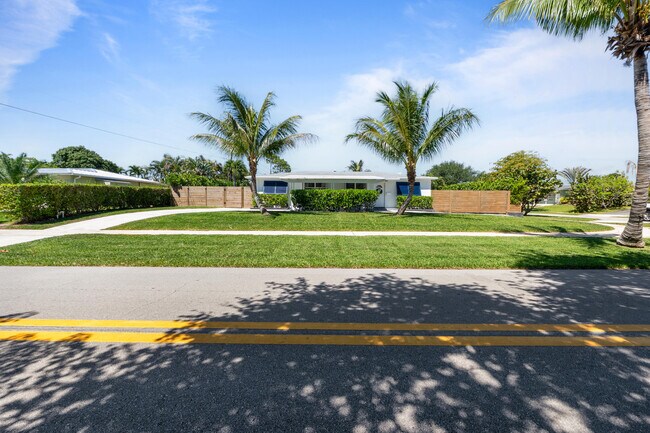 Building Photo - 549 Fairwind Dr