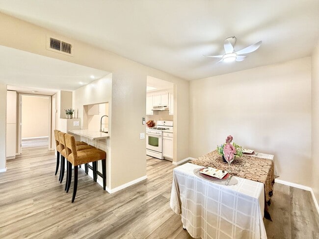 Building Photo - AVAILABLE NOW! Recently Remodeled 2 Bedroom 1 Bathroom Apartment in Indio