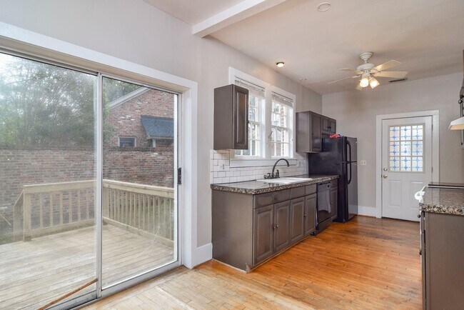 Building Photo - Charming 3 Bedroom Home in Desirable Heath...