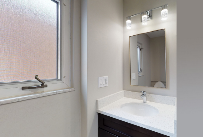 Building Photo - 1819 E Carson St