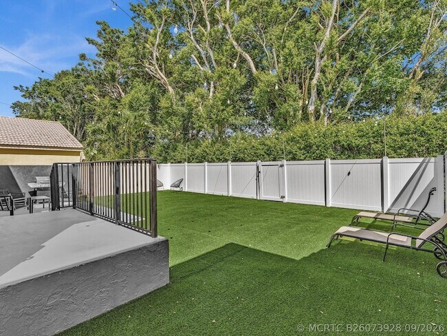 Building Photo - 7834 Oak Grove Cir