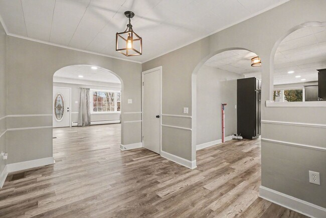 Building Photo - 5885 Avis Ln