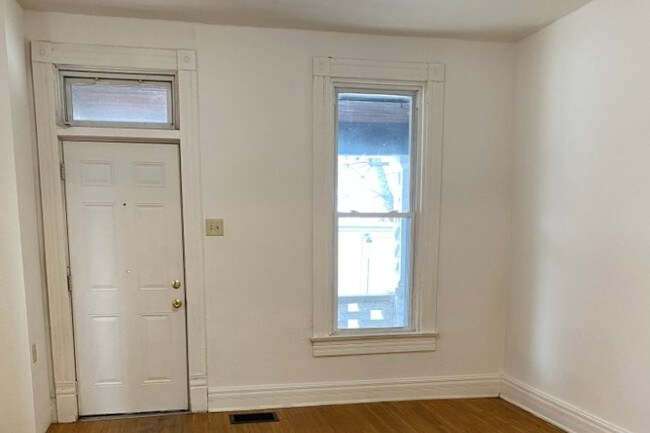 Building Photo - 415 N 11th St