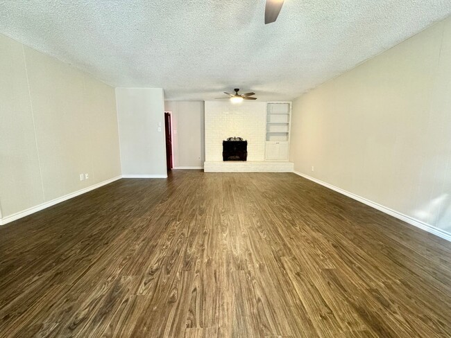 Building Photo - Coming Available June 2025 - 3-Bedroom Hom...