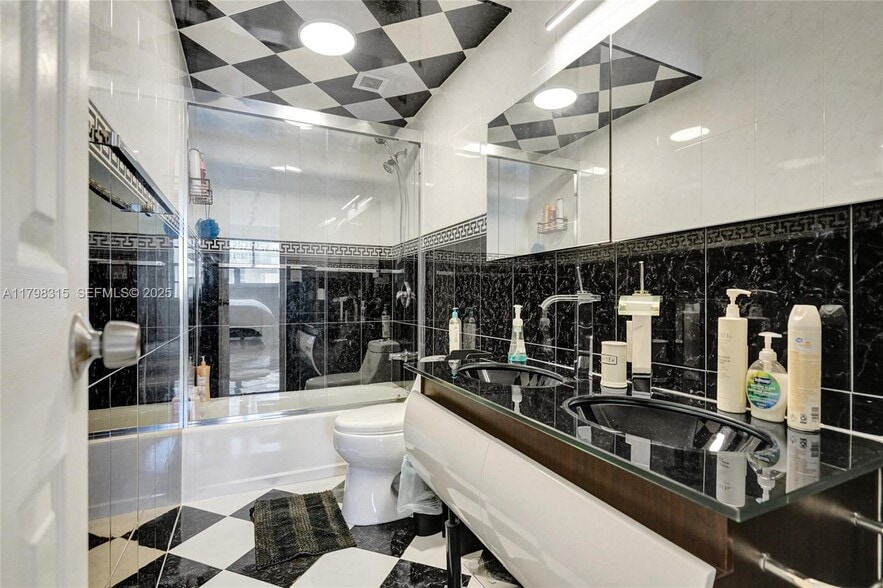 Building Photo - 1980 S Ocean Dr