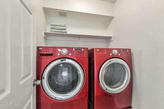 Building Photo - 3922 E Dahlia Dr