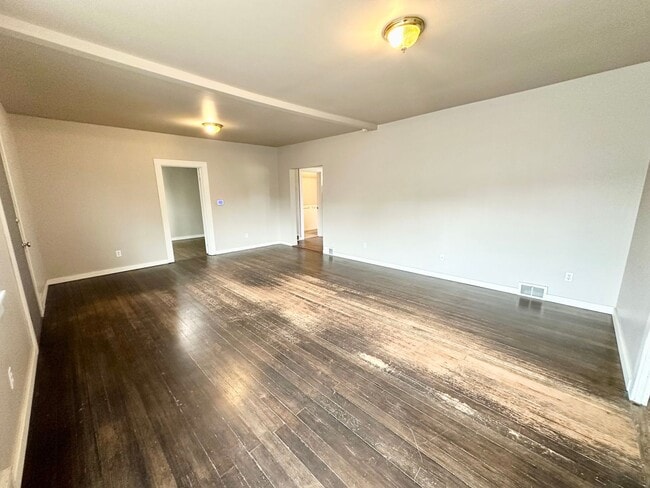 Building Photo - Charming 2 Bed 1 Bath Home Located in Historic Downtown Roslyn