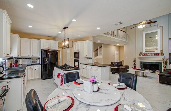 Building Photo - 12427 Shadycrest Dr